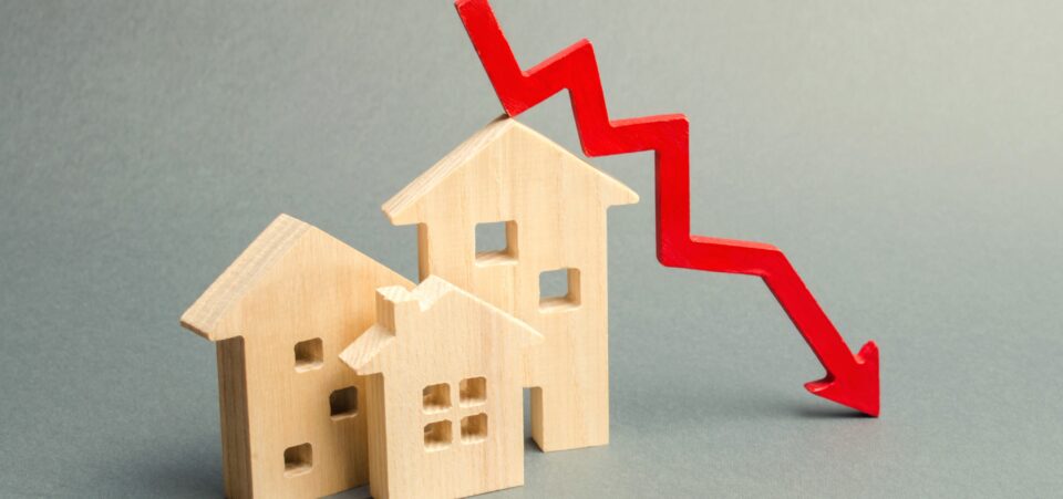 nvestors Beware: U.S. Housing Market Teetering on Brink of Crisis